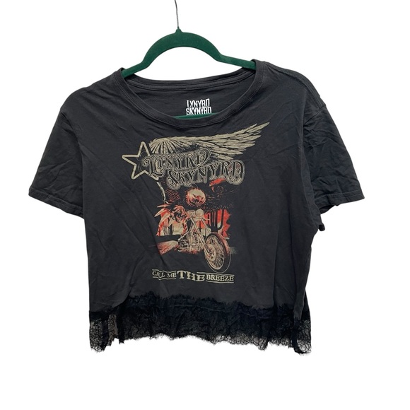 Lynyrd Skynyrd Tops - Lynyrd Skynyrd women’s tshirt lace trim size XL cropped fit biker grunge